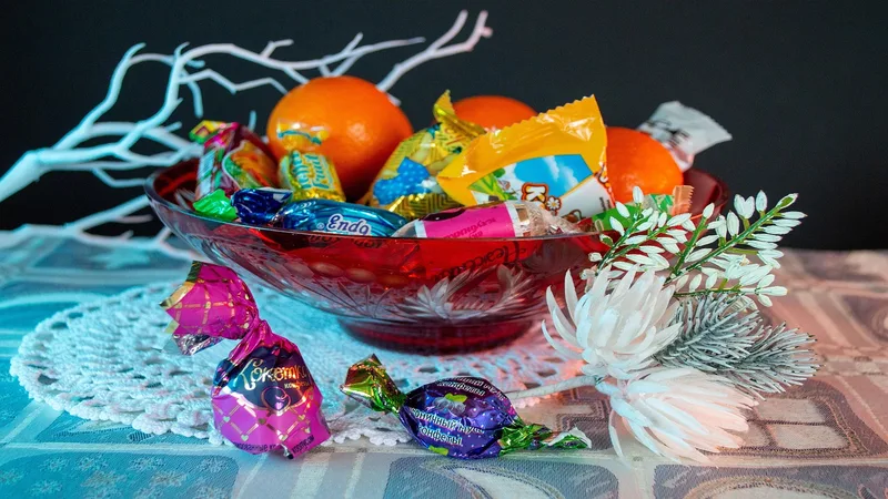 Đăng Ký vz99nohu88 Nhận Thưởng 2026 | sweets,  candies,  heals,  dessert,  chocolate candies,  fruit,  tangerines,  snacks,  vases,  glass,  crystal,  crystal candy bowls,  tablecloth,  tableware,  holiday dishes,  red crystal,  baccarat,  ussr,  the product